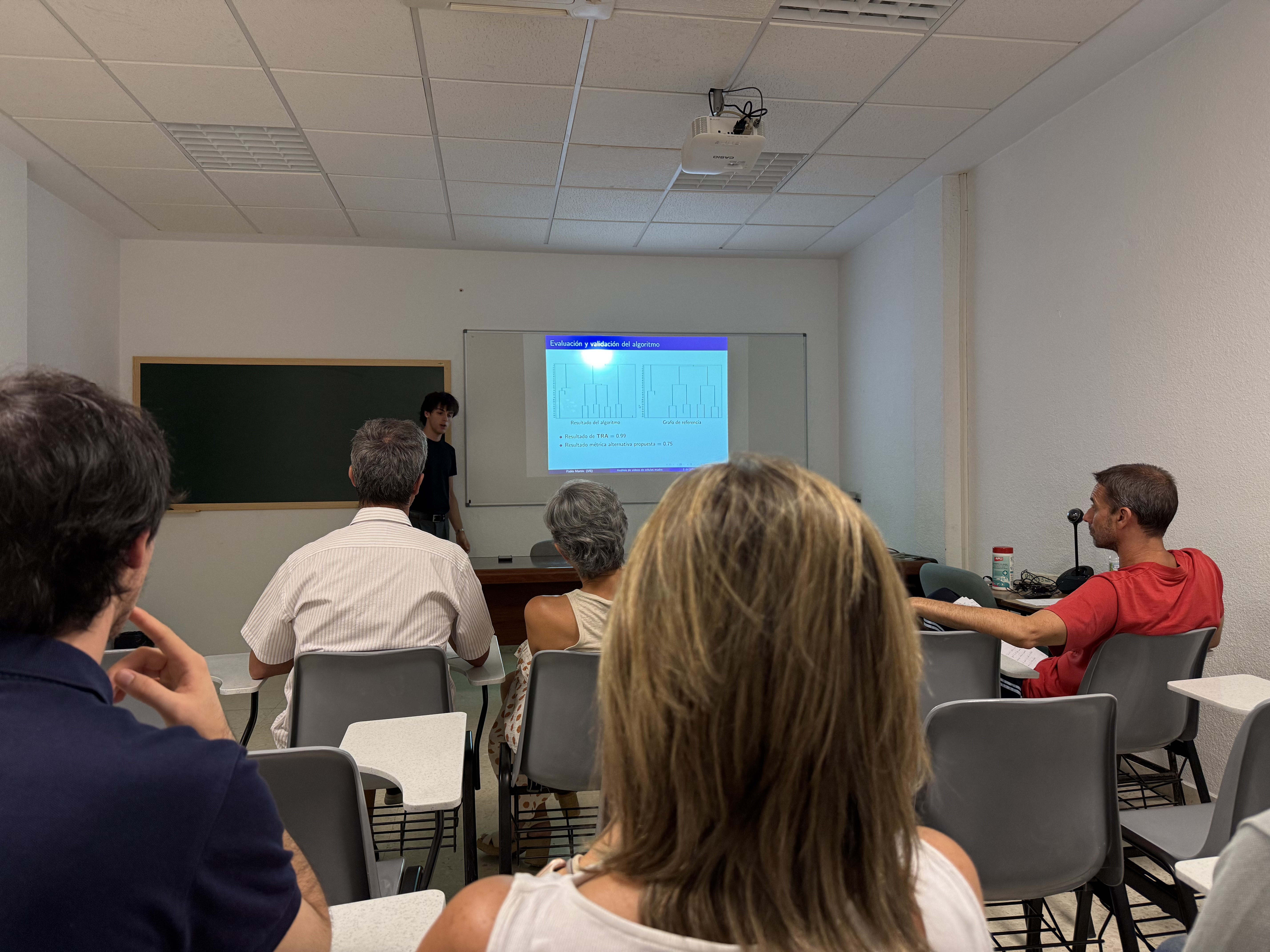 Pablo Martin Berna presenting his TFG. 